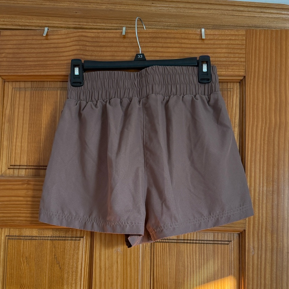Wilo the Label Women’s Active Shorts - Picture 2 of 4